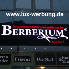außenwerbung dibondkasten leuchtkasten berberium mit weise und rote plexiglas leuchtwerbung berlin lichtreklame Nürnberg